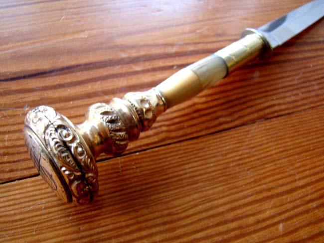 An atttractive Victorian gold-filled parasol handle with custom made double edged knife — image 4